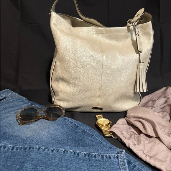 Coach Elegant Cream Leather Tote Bag - Picture 4 of 10